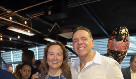 Laura Vargas y Mario González con su hijo Mario González.