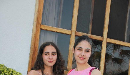  Inés con María y Valeria.