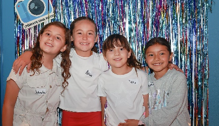  Roberta, Álika, Isa y Regina.
