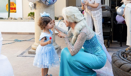  Carola Tobías Lorca con la princesa Elsa.