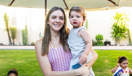  Paola Torre con su hijo Franco.
