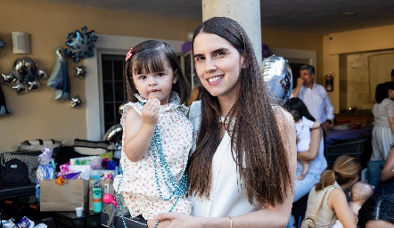  Ana Gabriela González con su hija Paula.