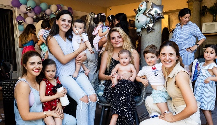  Daniela de los Santos con Cayetana, Adri Olmos con Mauricio, María Lorca con Joaquina y Ana Pao Rangel con Joaquín.