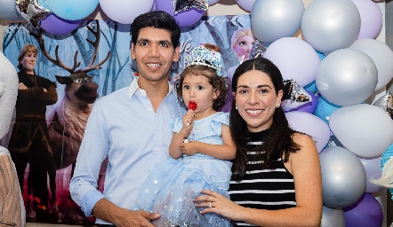  Cristina Lorca y Rafael Tobías con su hija Carola.