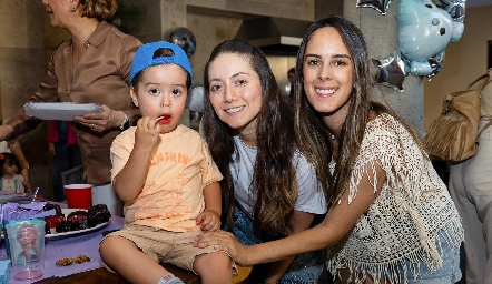  Nalley Maya y Clau Antunes con Luca.