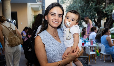  Adriana Olmos con su hijo Mauricio Tobías.
