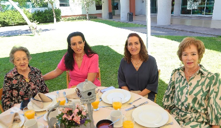  Patricia Narro, Alejandra Alcalde, Mónica Alcalde y Martha Elena Chaires.