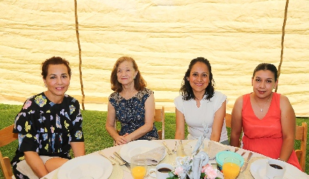  Leticia de Robles, Pilar Nava, Pilar Reyes y Miriam Reyes.