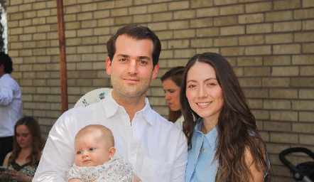  Pablo Zendejas y Nallely Maya con su hija Paula.