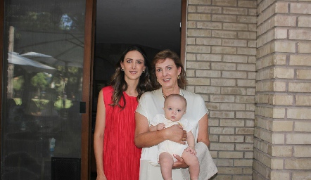 3 generaciones, Catalina Abud, Catherine Barret y Sebastián Mejía.