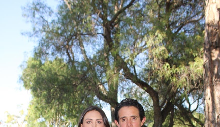   Catalina Abud, Roberto Mejía con su hijo Sebastián.