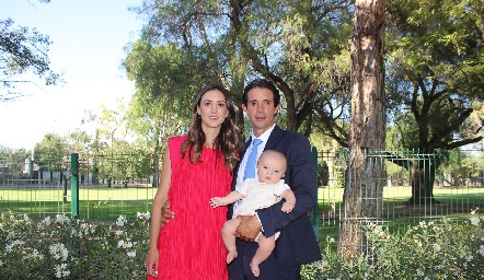  Catalina Abud, Roberto Mejía con su hijo Sebastián.