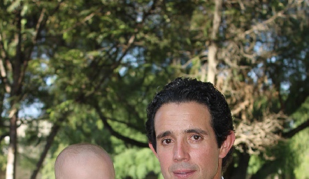  Roberto Mejía con su hijo Sebastián.