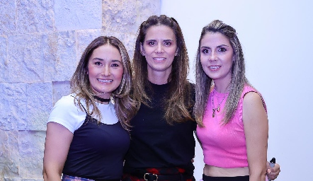  Cristina Mendoza, Fernanda Zárate y Marichuy Contreras.
