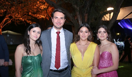  Ana, Josef, Ana Pao y Paola.