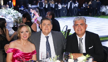  Anabel Pechir, Jorge Lozano y Alberto Lozano.