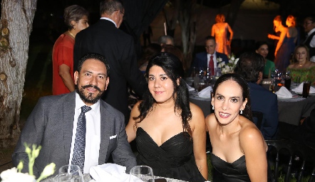  Sinué Raúl Guzmán, Cecilia Hernández y Cristina Díaz de León.