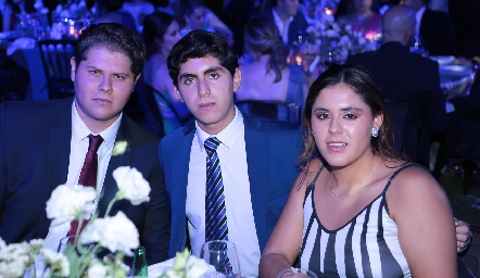  Sebastián Lozano, César Espinoza y María Espinoza.