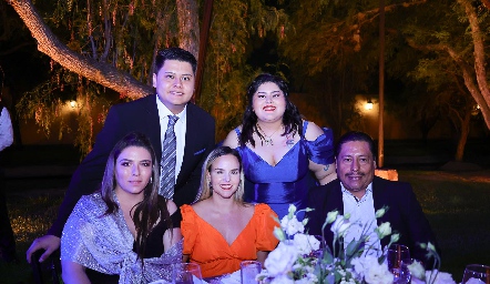  Cristopher Lara, Valeria Esparza, Itala Charur, Patricia Paredes y Lorenzo Ayala.
