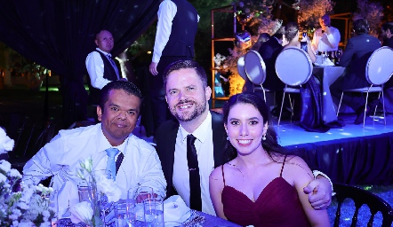  Mauricio Barberena, Juan Autrique y Paola Córdova.
