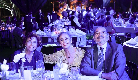  Mari Lu, Marcela y Arturo.