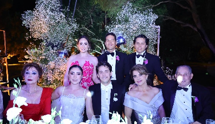   María José Martínez, José Luis Martínez, Ulises Serrato, Beatriz Eugenia Dauajare, Isa Zollino, Mauricio Martínez, Guille Lozano y José Luis Martínez.