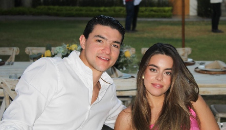 José Madrigal y Emilia .