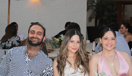  Georges Moussa, Andrea Ramos y Paulina Ramos.
