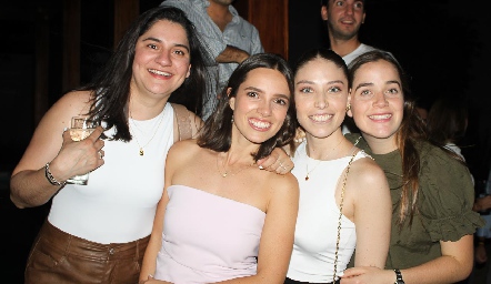 Marce Duque, Montse Piñero, Sofía Hernández y María Meade.