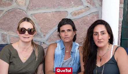  Gabriela Artolózaga, María Clara Abaroa y Lorena Ortiz.