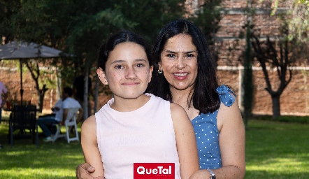  Lupita Quibrera con su sobrina Maite Quibrera.