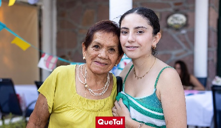  Juanita Quibrera con su nieta Pía Quibrera.
