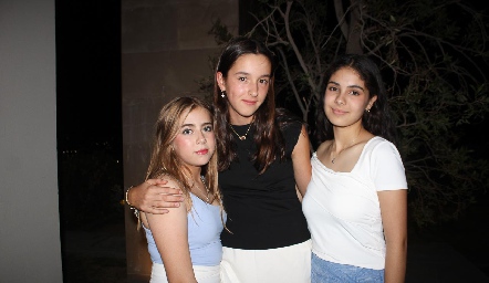  Loreta, Karol y Vale.