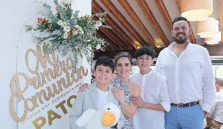  Patricio Hernández, Yeni Zarur, Luis Daniel Hernández y Uziel Medellín.