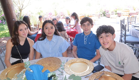  Valentina Cabrera, Hanly, Sebastián y Luis Daniel.