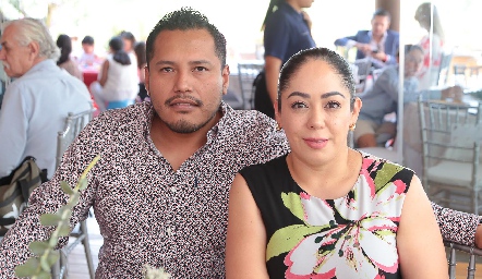  Jair Pérez y Mónica.