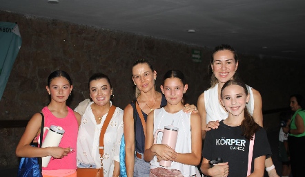  Verónica Bardeito, Marcela Torres, Elvia Hernández, Alexia, Miranda e Isa.