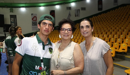   Jesús Conde, Maricel de Gutiérrez y Maricel Gutiérrez.