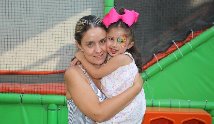  Mónica Leboreido y Macarena.