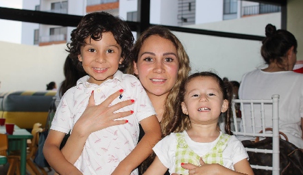  Omar, Priscila y Evelyn.