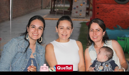  Katia González, Diana Trujillo, Adriana y Santiago.