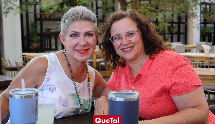  Margarita Padilla y Yiyi Cantalapiedra.