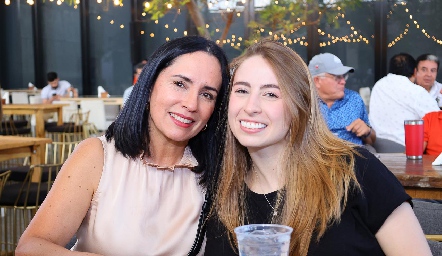  Alma y Camila.