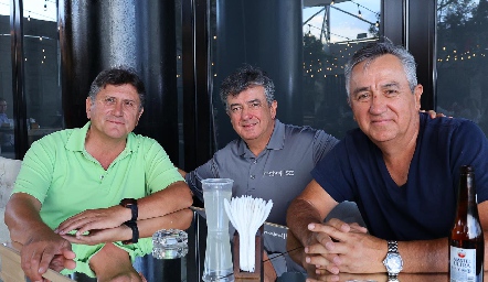  Javier Pérez, Gustavo Pérez y Carlos Roman.