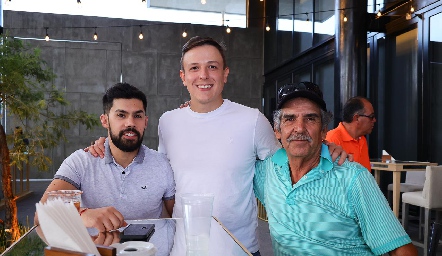  Germán, Jose María y Santiago.