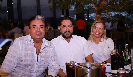  Gerardo, Jaime Mendoza y Fernanda la Vara.