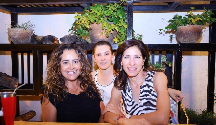  Paty Lara, Ceila Cruz y Roxana Fernández.