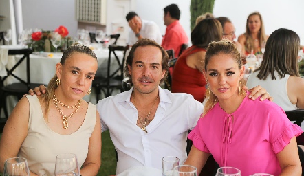  Mónica Torres, Santiago Zamanillo y María Torres.