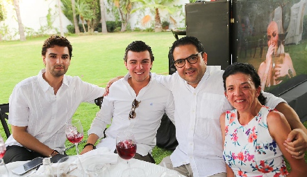  Patricio Labastida, Alejandro Labastida, Diego Valdés y Alejandra Labastida.