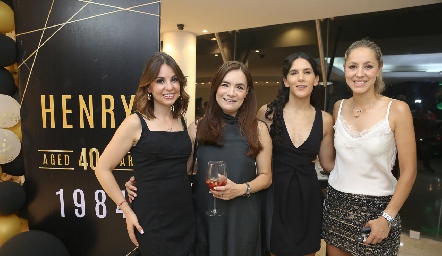  Montse, Daniela, Cecilia y Azul.